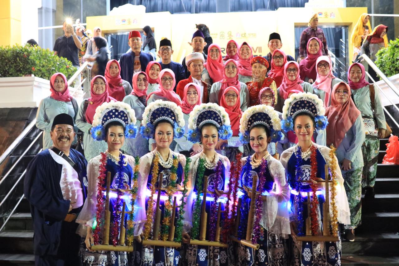 Kota Bekasi Meriahkan Pawai Budaya Rakernas Apeksi 2024