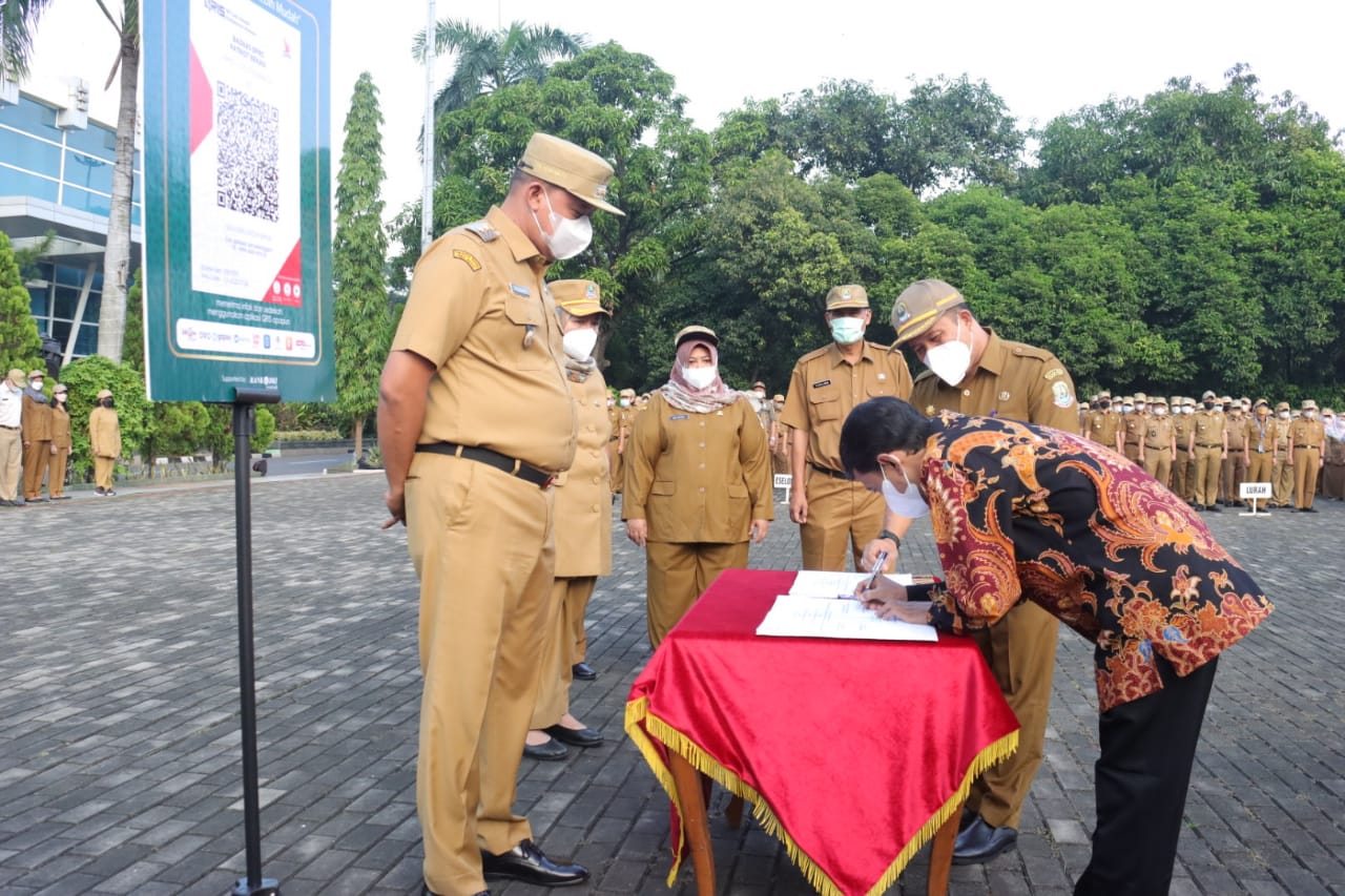 Plt.Wali Kota,Tandatangani MoU Bank Syariah Patriot dengan Baznas Kota Bekasi dan Bank DKI Syariah