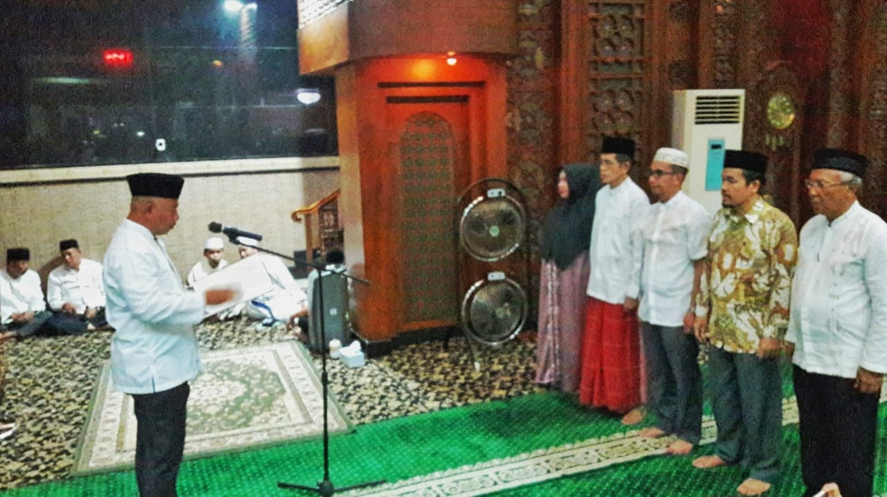 Wali Kota Bekasi Lantik Badan Pengelola Masjid Agung Al-Barkah Kota Bekasi