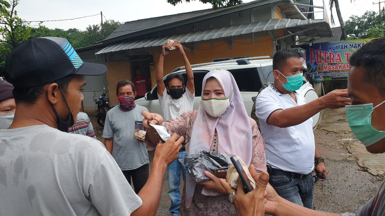 Relawan Kelurahan Cikiwul Gencar Lakukan Sosialisasi Cegah Covid 19 dan Distribusikan Bantuan