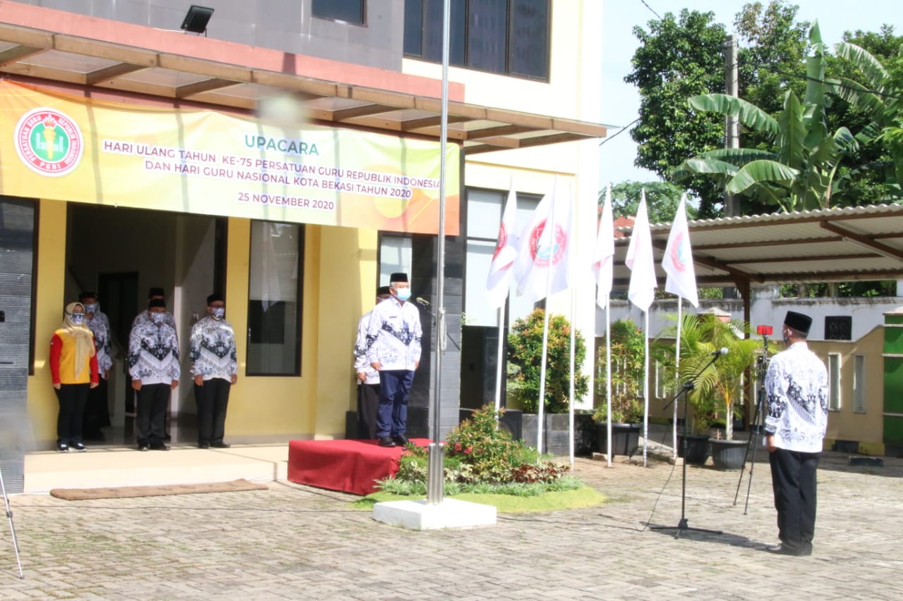 WALI KOTA BERI MOTIVASI PADA PERINGATAN PGRI KE 75 DAN HGN 2020