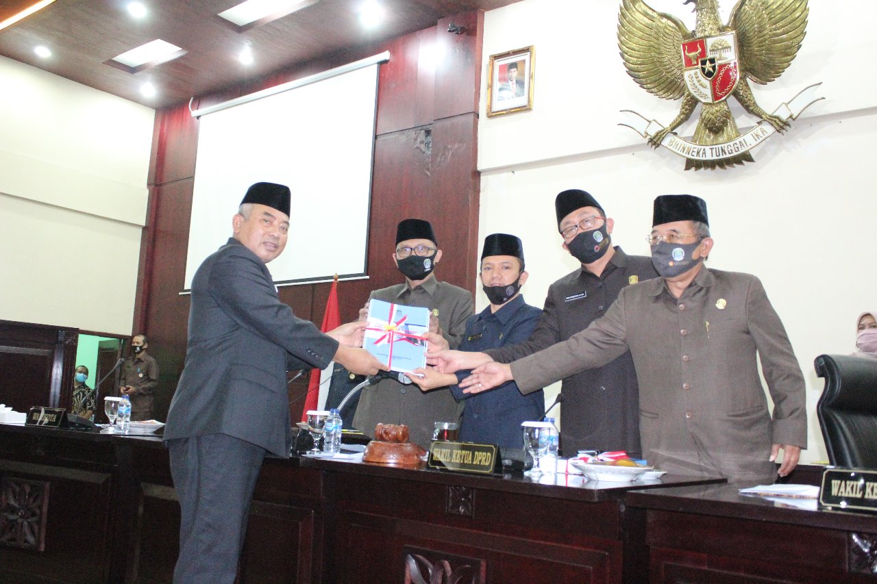 SIDANG PARIPURNA PENYAMPAIAN KUA PPAS TAHUN 2021 DAN PERSETUJUAN RAPERDA MENJADI PERDA