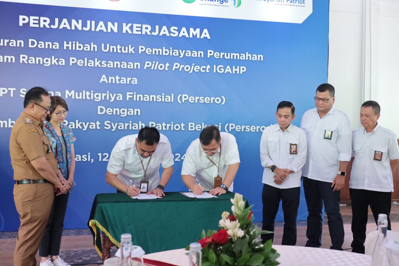 Penandatanganan Kerjasama BPRS Patriot dan PT. Sarana Multigriya Finansial