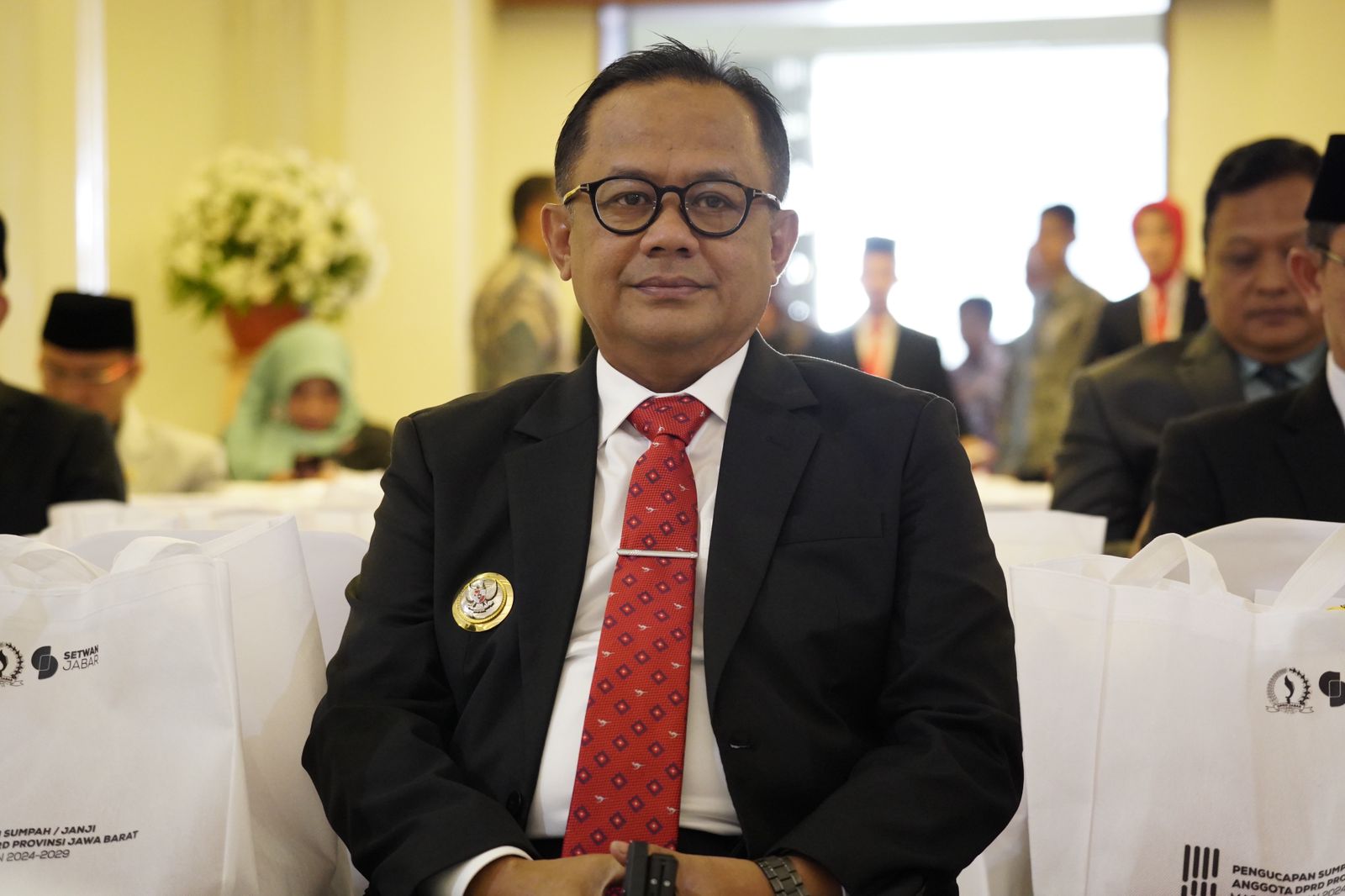 Pj. Wali Kota Bekasi Hadiri Pengambilan Sumpah Anggota DPRD Provinsi Jawa Barat