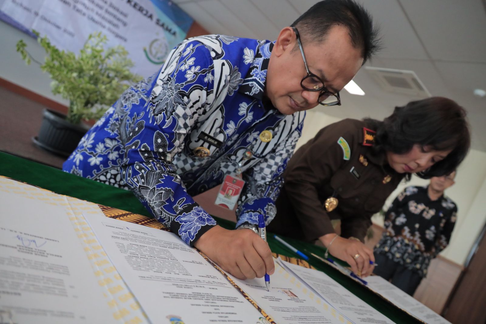 PJ WALI KOTA BEKASI TANDATANGANI PERJANJIAN KERJA SAMA DENGAN KEJAKSAAN NEGERI KOTA BEKASI