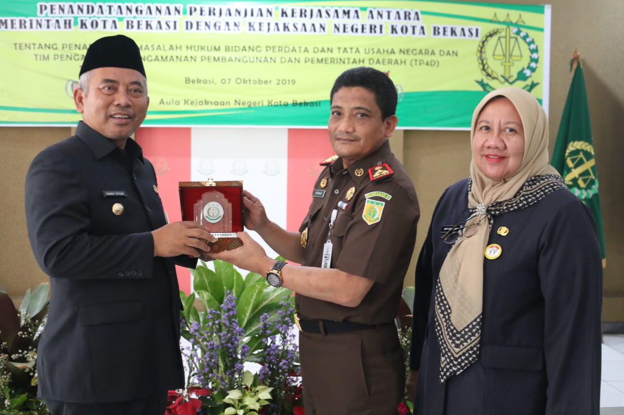 Wali Kota Bekasi Tandatangani Kerjasama Dengan Kejaksaan Negeri Kota Bekasi