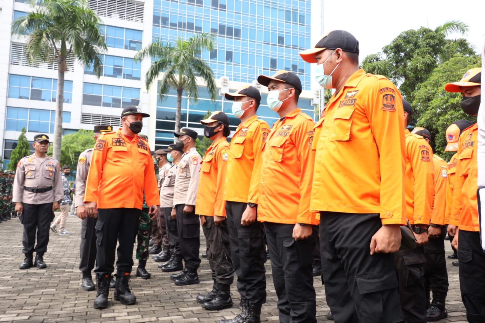 PLT WALI KOTA BEKASI BERSAMA TIGA PILAR APEL GELAR PASUKAN KESIAPSIAGAAN PENANGGULANGAN BENCANA ALAM