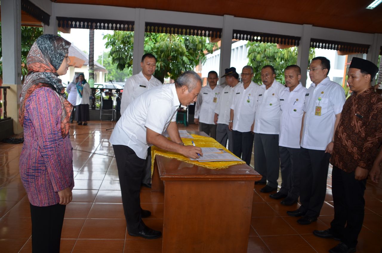 Penandatanganan MoU Pemkot Bekasi dengan Panwaslu Kota Bekasi Terkait Dana Hibah Pilkada Serentak