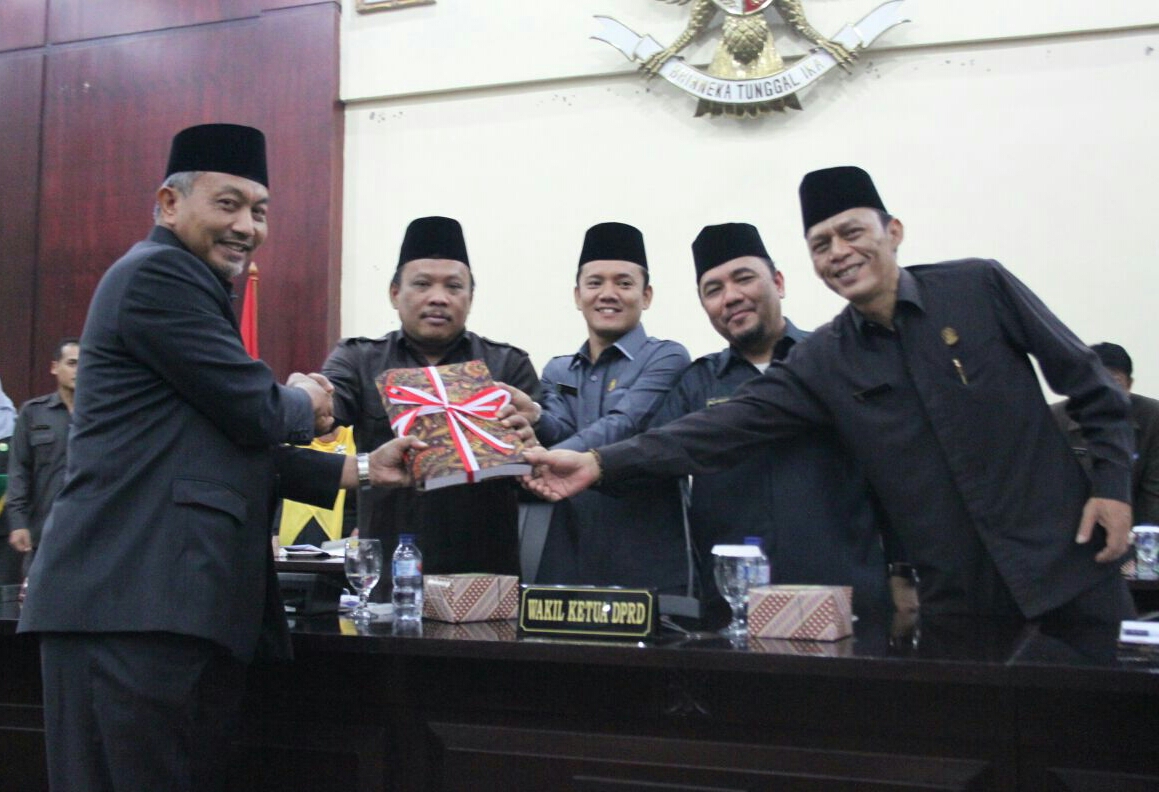 Rapat Paripurna, Wawali Bacakan Nota Keuangan Rancangan Perubahan APBD Kota Bekasi TA 2017