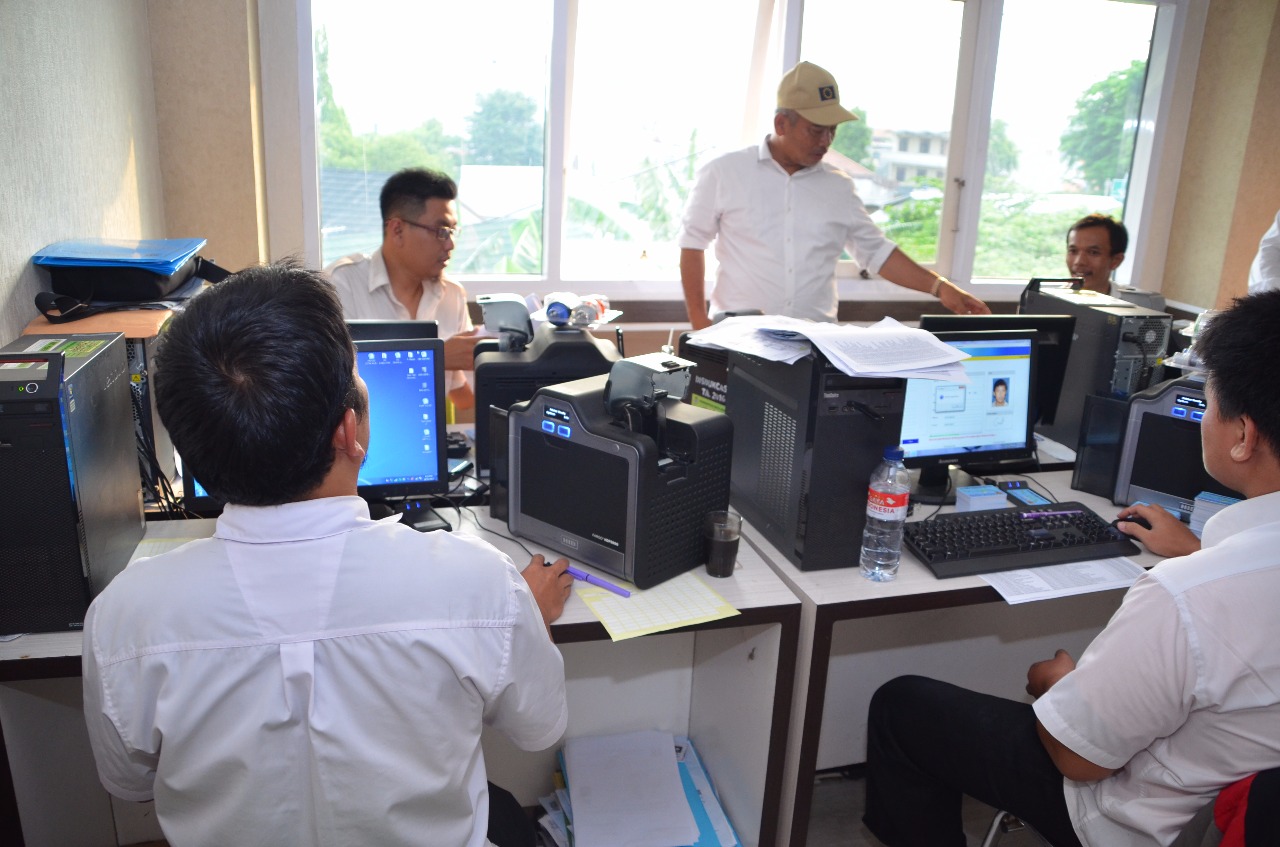 Wali Kota Bekasi Sidak Kantor Disdukcasip Terkait Pelayanan Kependudukan