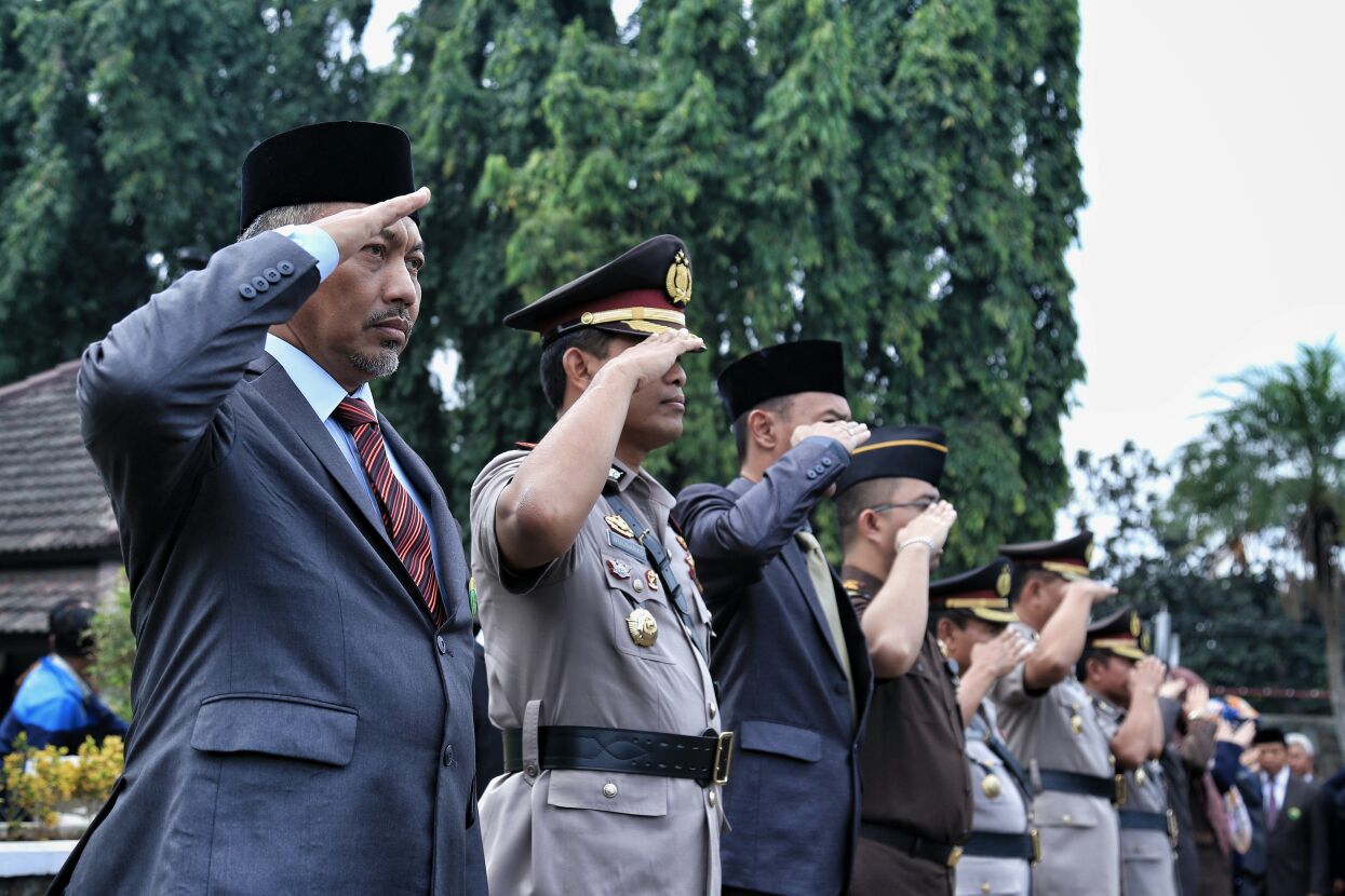 Unsur Muspida Kota Bekasi dan Organisasi Masyarakat Lakukan Apel Penghormatan dan Tabur Bunga