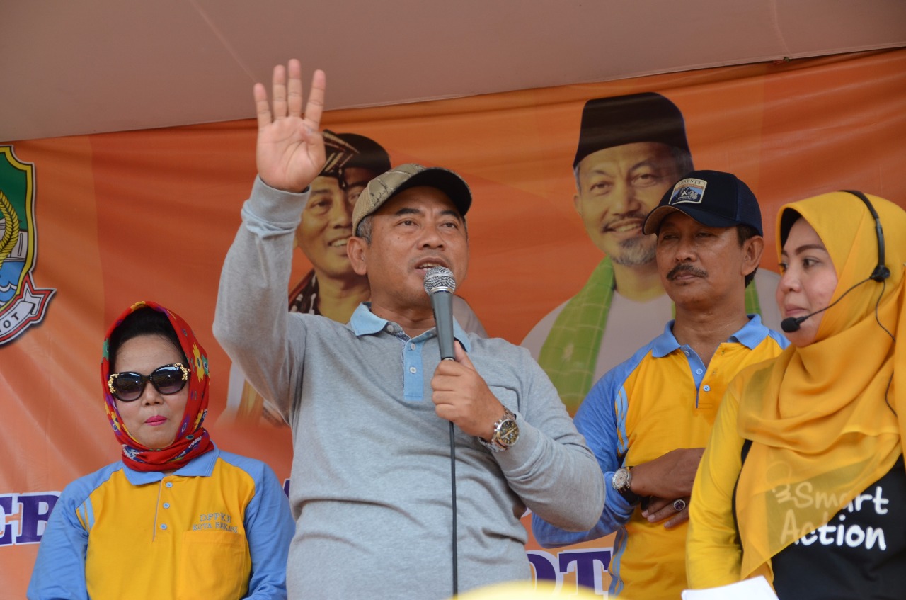 Wali Kota Bekasi dan Ibu Gunarti Rahmat Effendi Senam Bersama Kader Tri Bina se-Kota Bekasi