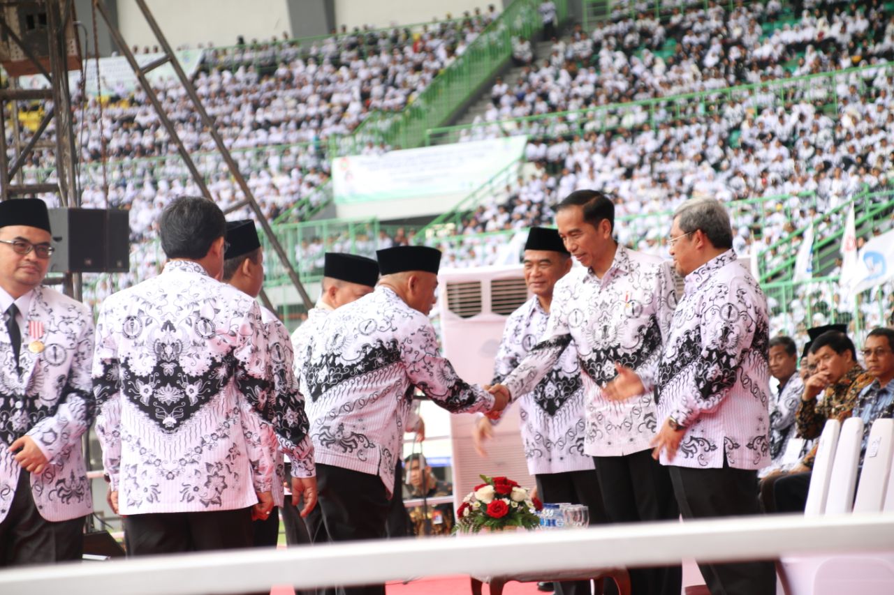 Peringatan HUT PGRI Ke 72 dan HGN Tahun 2017, Presiden RI Hadir Di Kota Bekasi