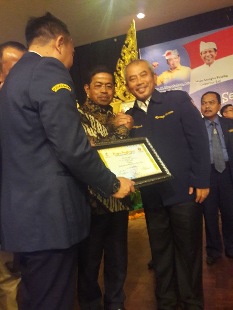 Wali Kota Bekasi Raih Penghargaan Adhitya Karya Mahatva Yodha award 2017