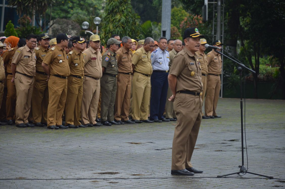 PJs Wali Kota Bekasi memimpin Apel Pagi di Plaza Pemerintah Kota Bekasi