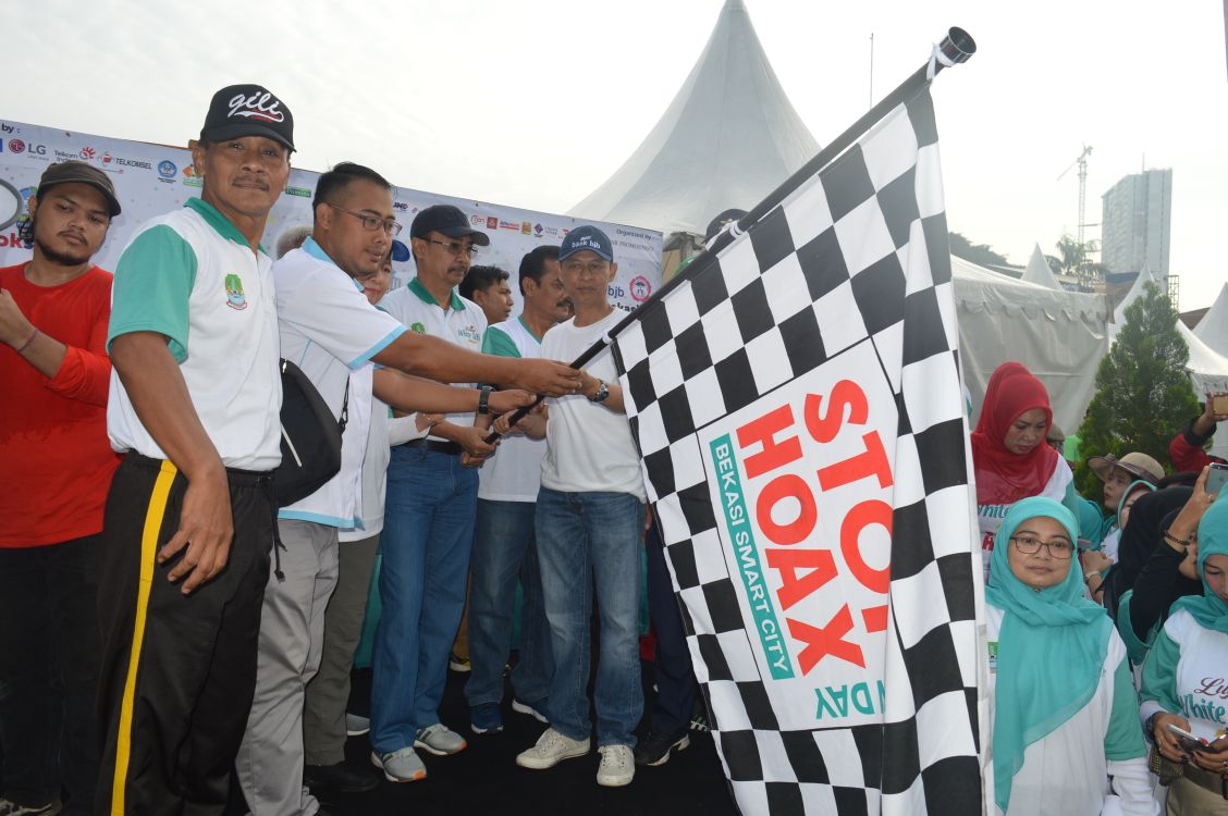 Ribuan Warga Deklarasi Anti Hoax Meriahkan HUT Ke-21 Kota Bekasi