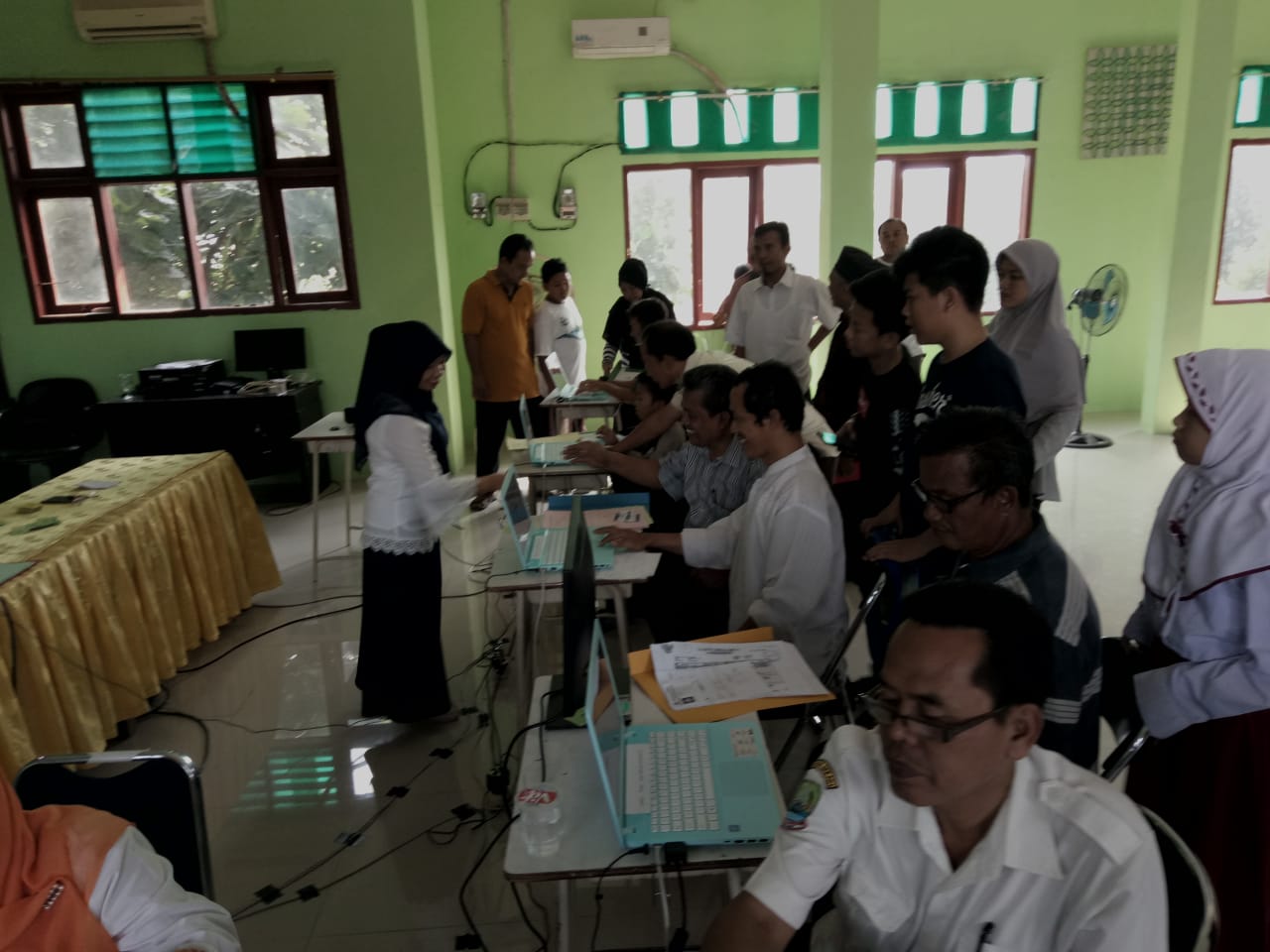 Tidak Paham PPDB Online Bisa Langsung Datang ke Sekolah dan Kecamatan