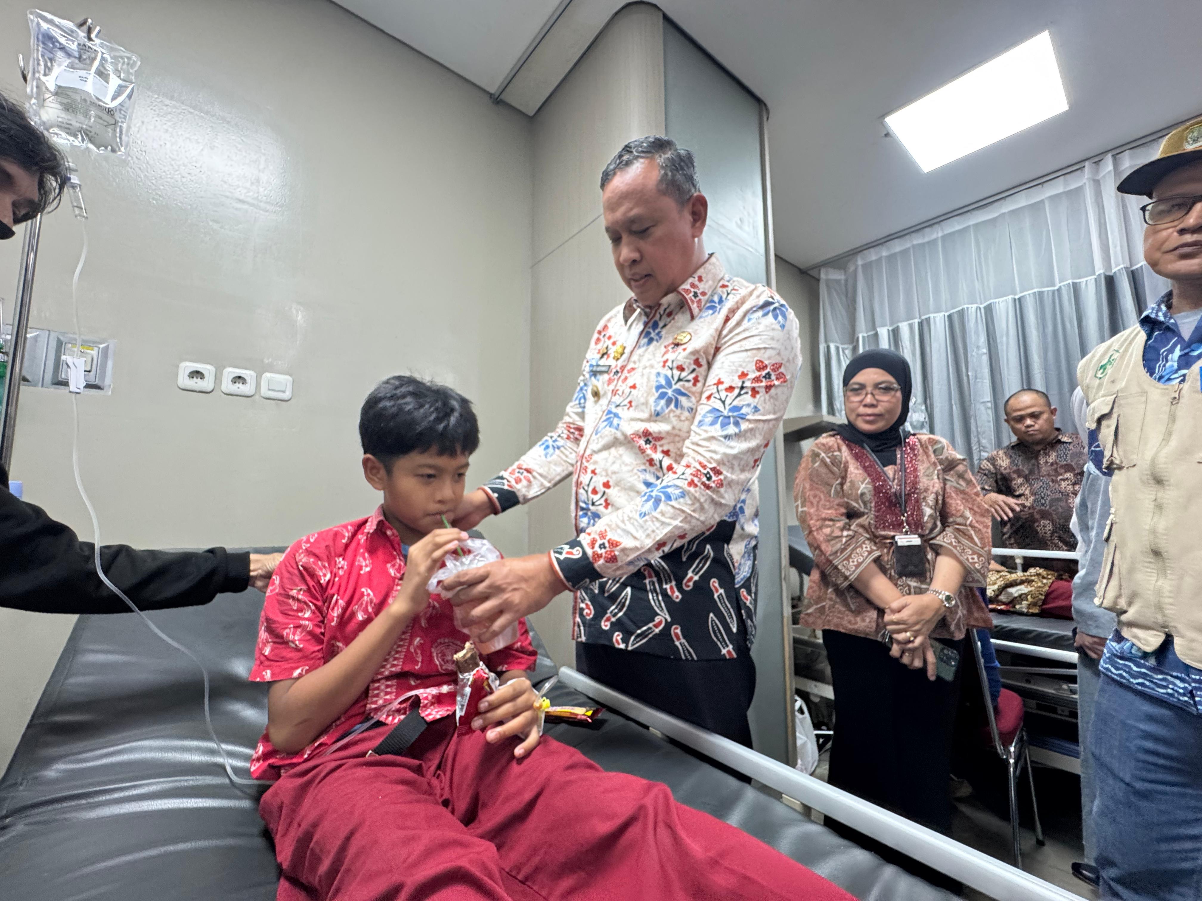 Wali Kota Bekasi Temui Korban Keracunan MBG, Pastikan Penanganan Cepat dan Evaluasi Menyeluruh