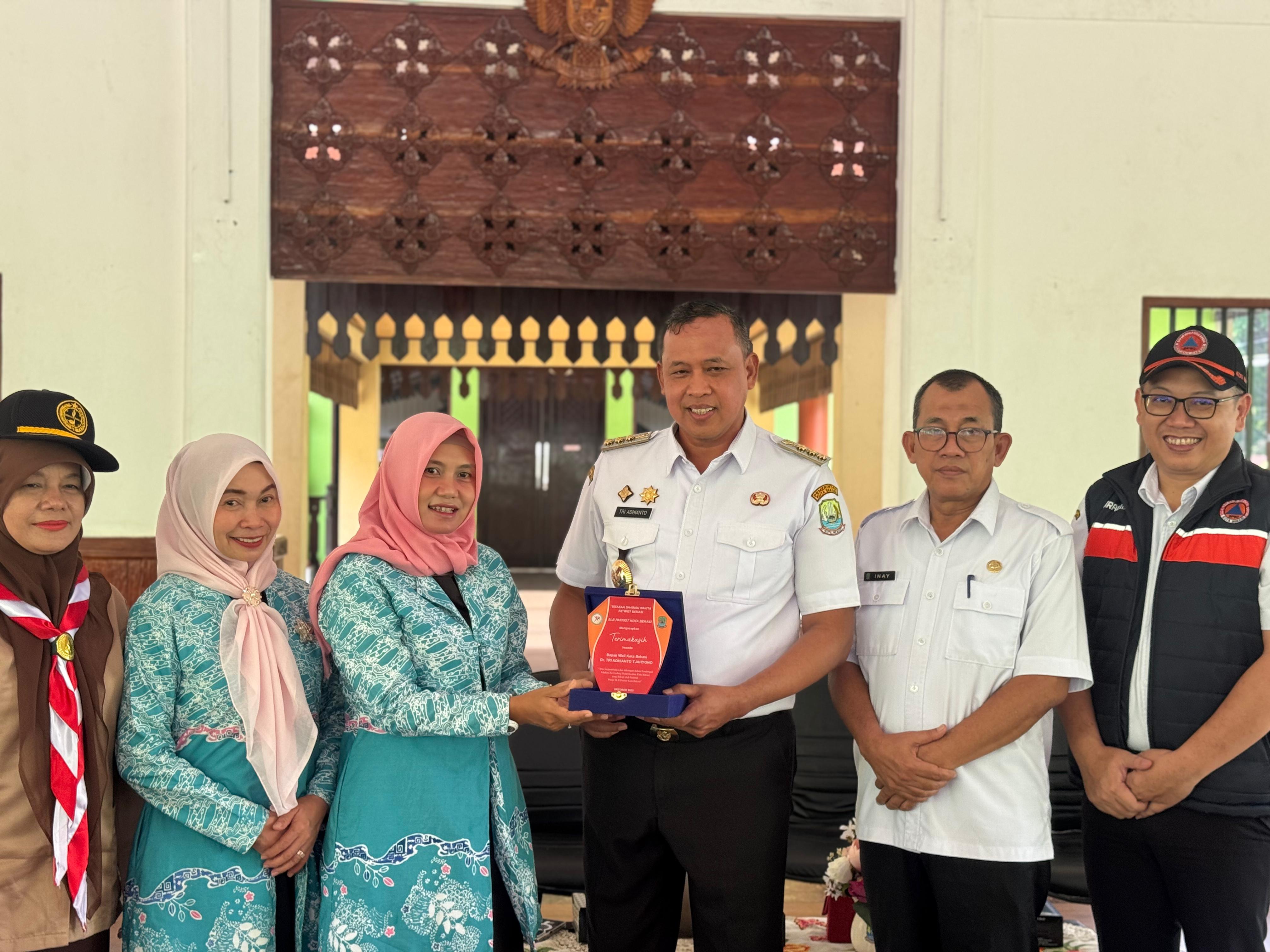 Wali Kota Bekasi Tri Adhianto Terima Kunjungan Edukasi Siswa SLB Patriot