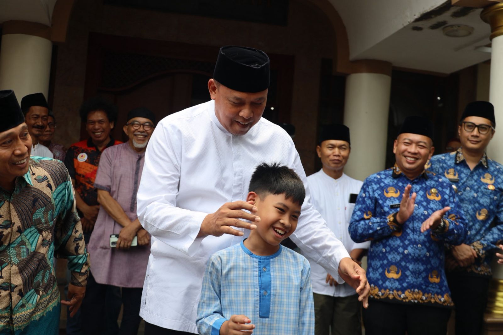 Shalat Jumat Keliling, Sarana Bertemu Warga bagi Wali Kota Bekasi