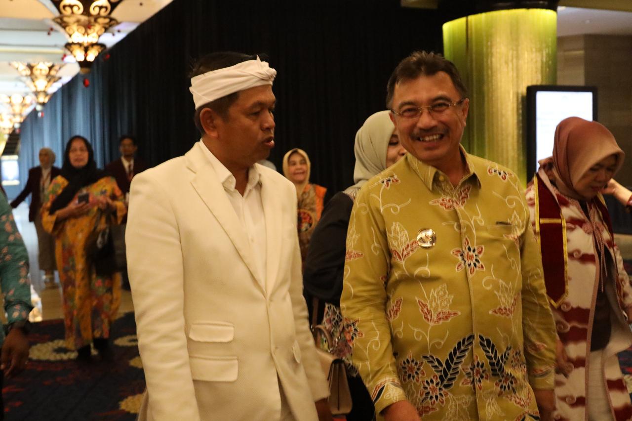 Hadiri Wisuda Ukri, Ini Pesan Wawali Harris Bobihoe Kepada Generasi Penerus