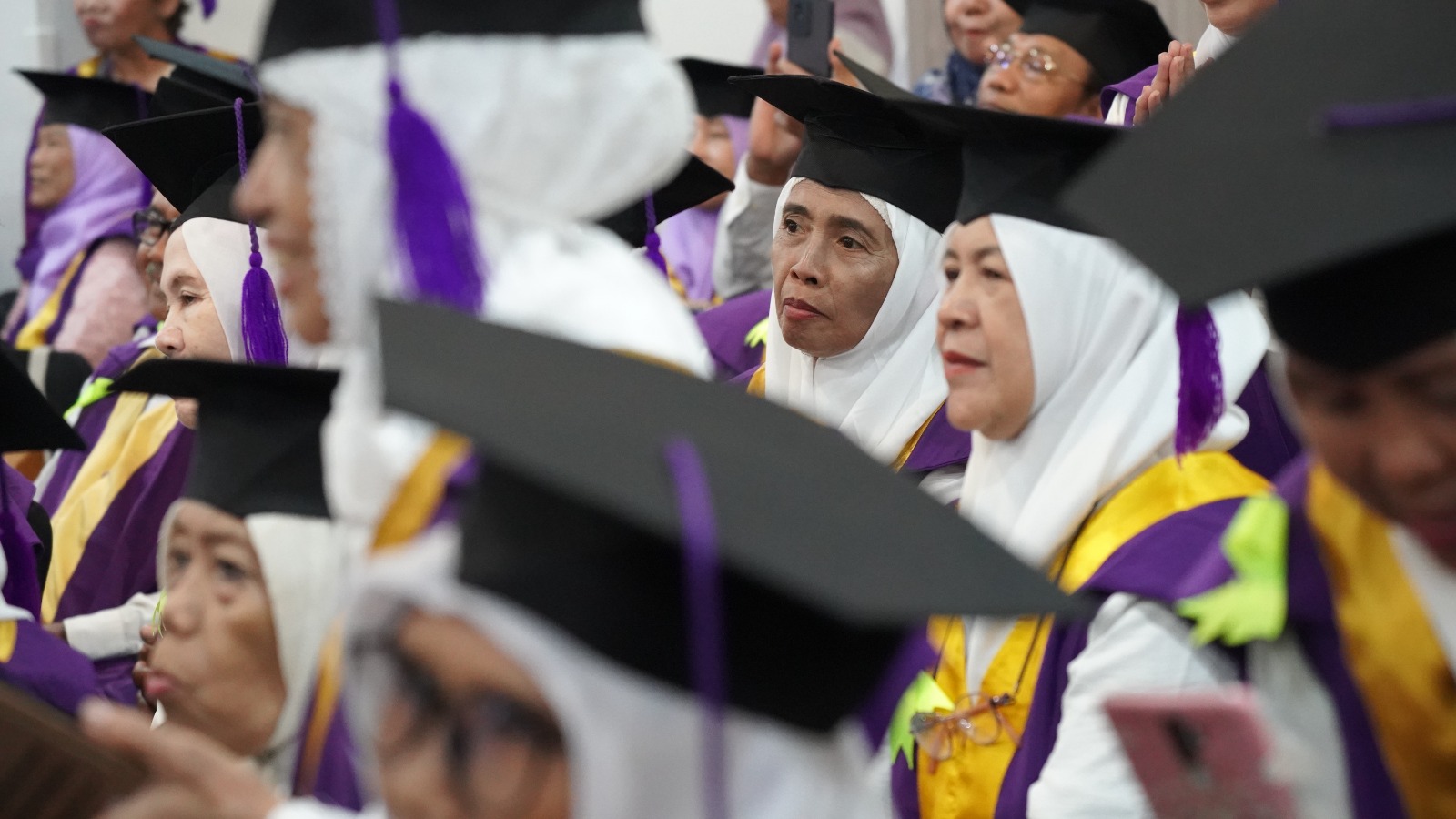 Wali Kota Bekasi Buka Acara Wisuda Lansia: Usia Hanya Angka, Semangat Belajar Tak Mengenal Batas