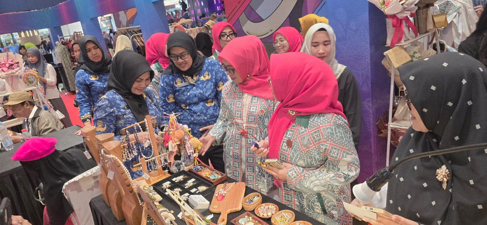 Dekranasda Kota Bekasi Gelar Pameran Dagang Lokal dan Bekasi City Fashion Movement 2025