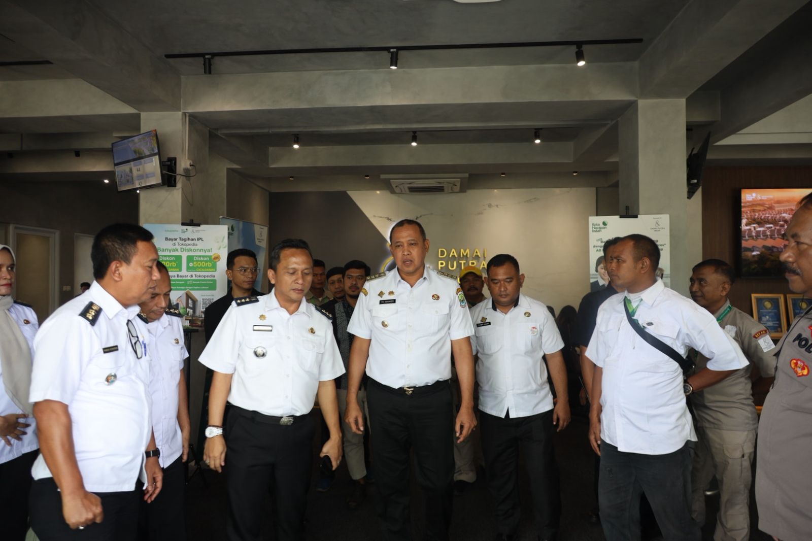 Wali Kota Bekasi Mediasi Sengketa Ketenagakerjaan antara Eks Karyawan dan Damai Putra Group