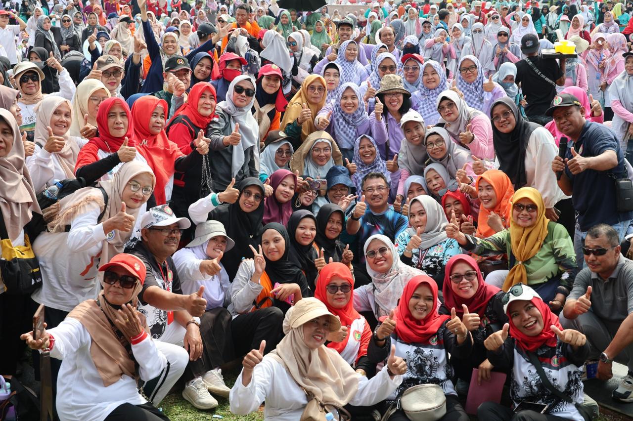 Momen Hangat Wawali Harris Bobihoe Bersama Ribuan Guru Kota Bekasi