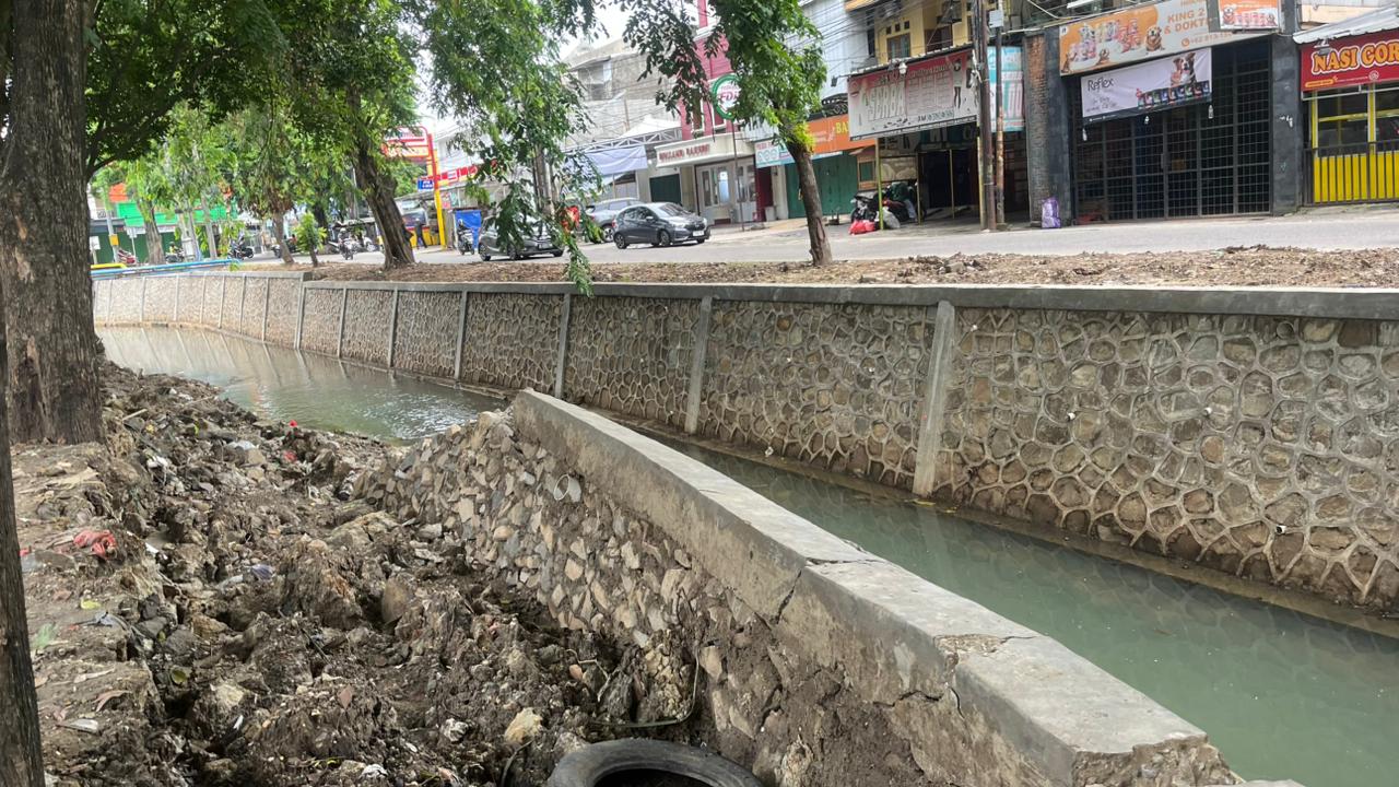 Wali Kota Bekasi Tri Tinjau Langsung Turap Longsor Rawalumbu: Hari Ini Langsung Dikerjakan