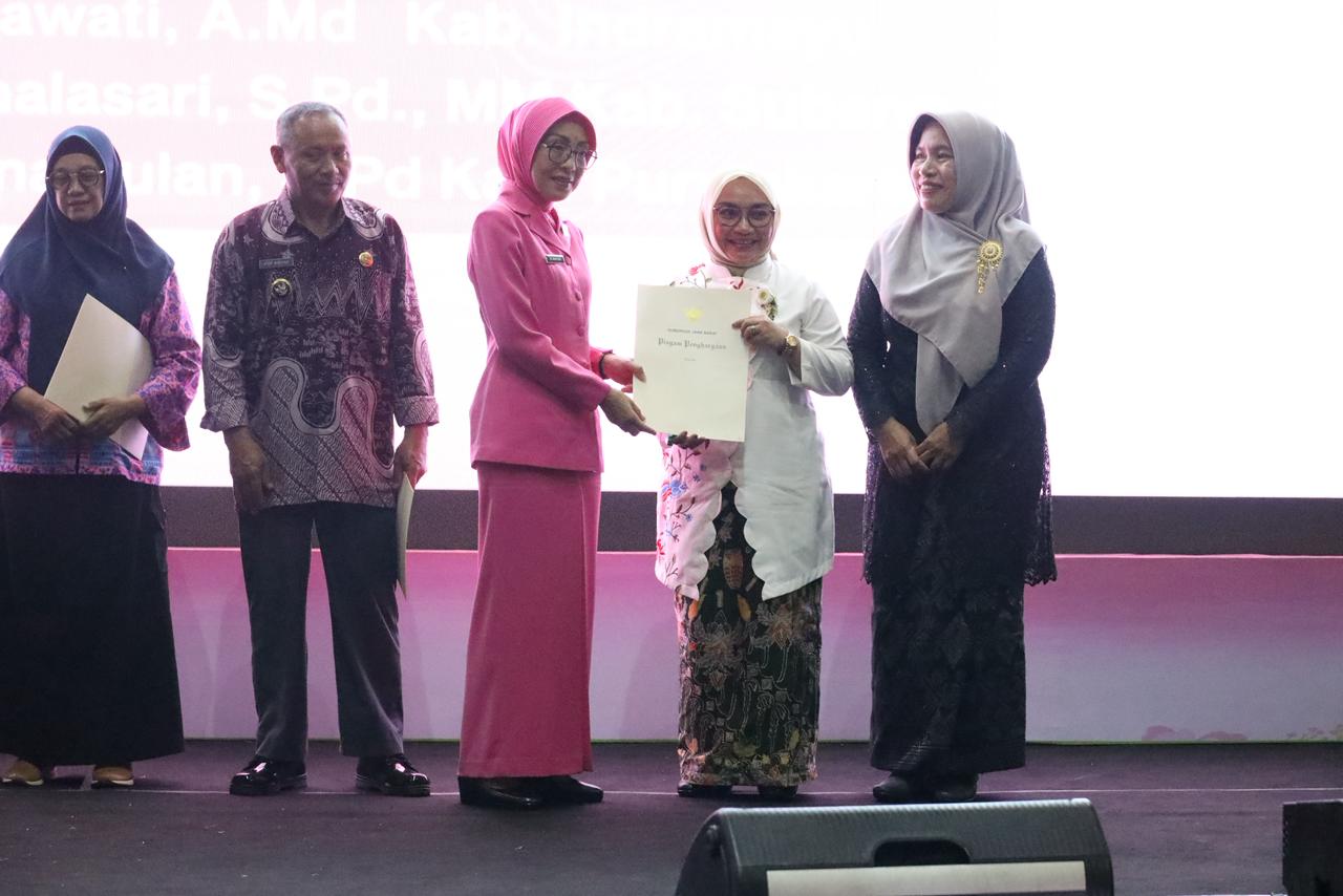 TP PKK Kota Bekasi Raih Predikat Terinovatif di Peringatan Hari Ibu ke-97 Jawa Barat
