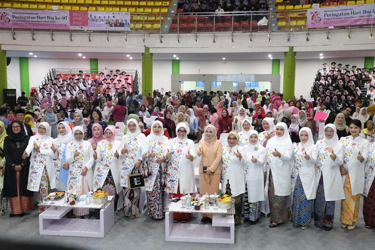 TP PKK Kota Bekasi Raih Predikat Terinovatif di Peringatan Hari Ibu ke-97 Jawa Barat