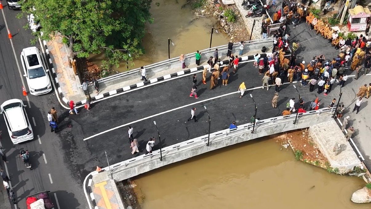 Wali Kota Bekasi Resmikan Jembatan Baru Pintu Air, Akses Warga Kini Lebih Nyaman Dan Lancar