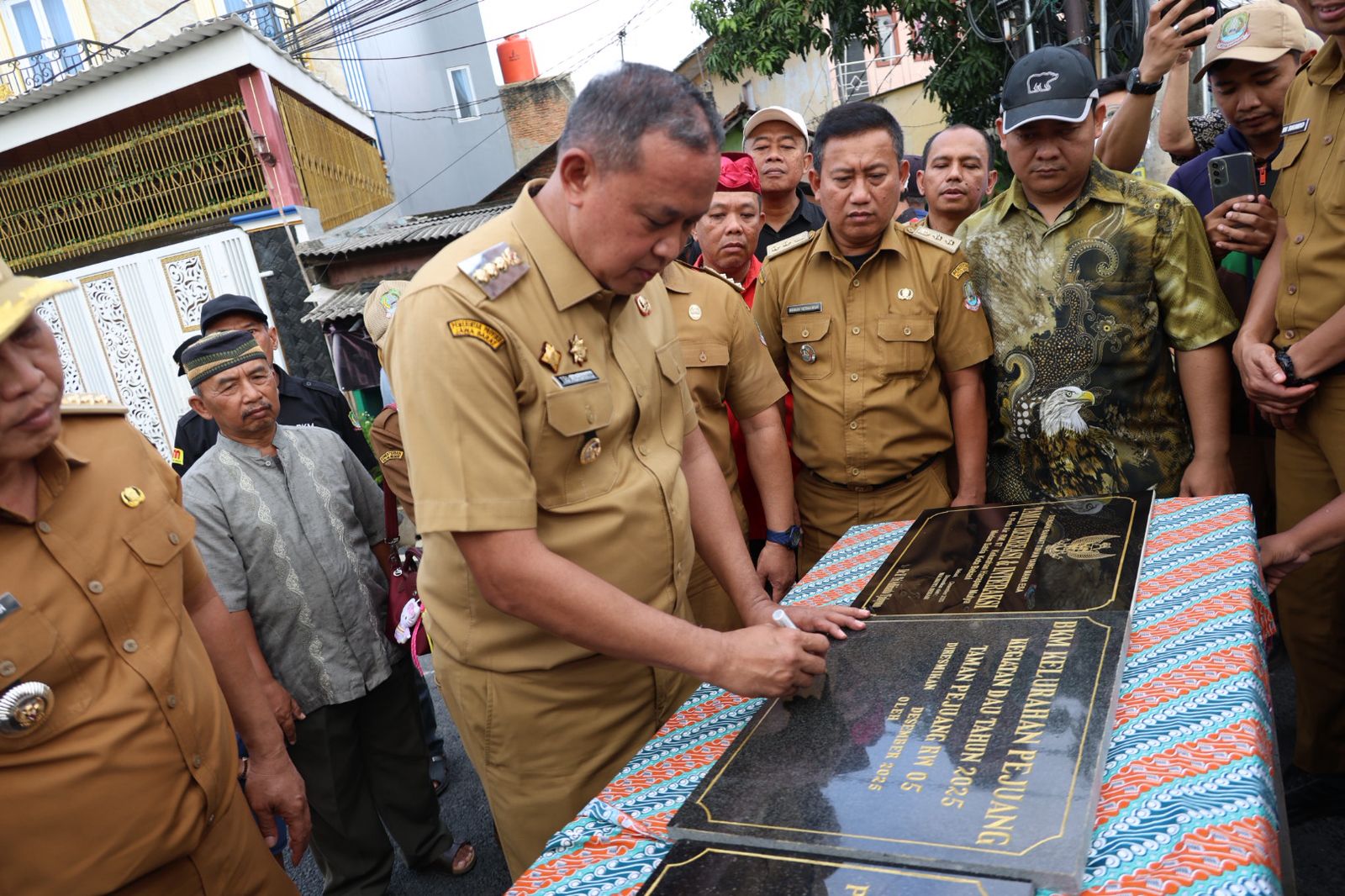 Wali Kota Bekasi Resmikan Jembatan Baru Pintu Air, Akses Warga Kini Lebih Nyaman Dan Lancar