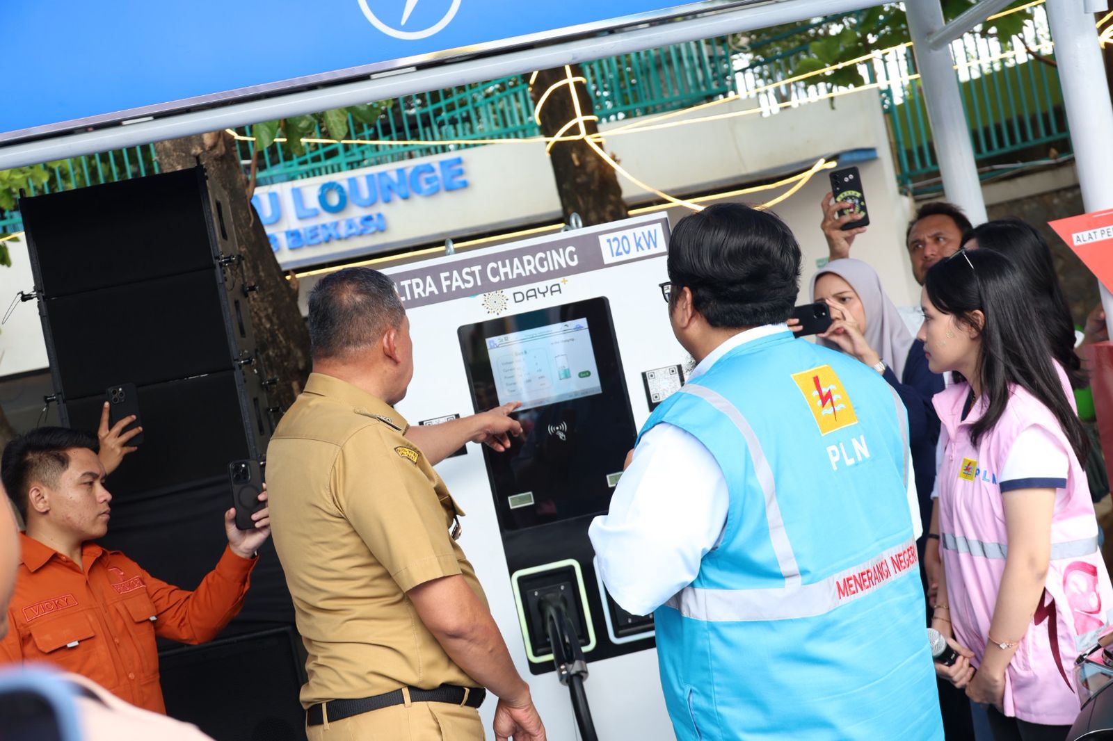 Wali Kota Bekasi Resmikan SPKLU Center PLN UP3 Bekasi, Dorong Percepatan Kendaraan Listrik