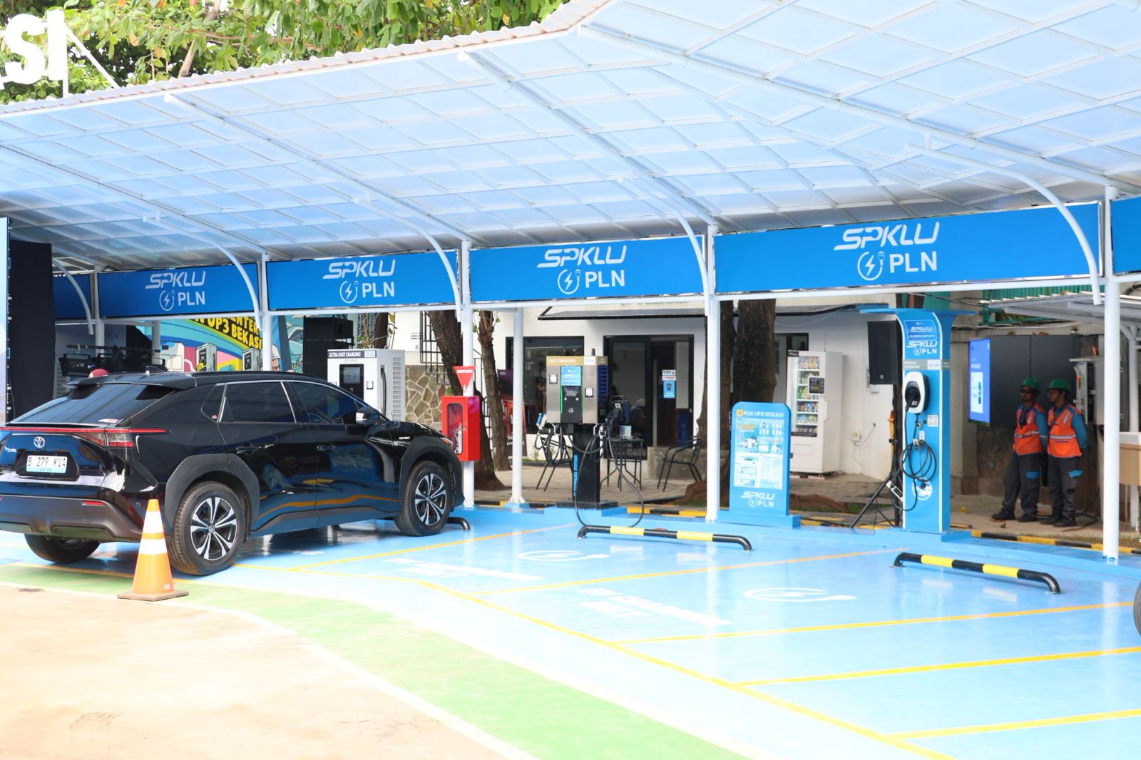 Wali Kota Bekasi Resmikan SPKLU Center PLN UP3 Bekasi, Dorong Percepatan Kendaraan Listrik