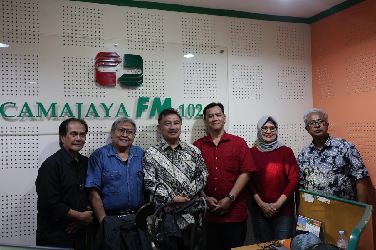 Wawali Harris Bobihoe Sapa Pendengar Camajaya FM Sampaikan Program Kerja Kota Bekasi