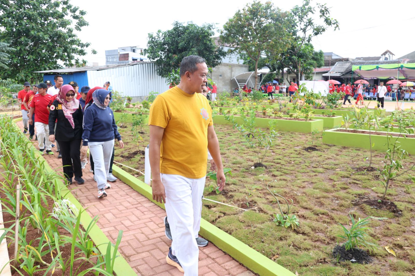 Ruang Hijau Bertambah, Wali Kota Bekasi Resmikan Taman Resik Istiqomah RW 04 Aren Jaya