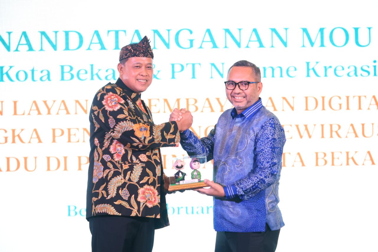 Wali Kota Bekasi dan Ketua Dekranasda Tampil di Nusantara Modest, Dukung Desainer Lokal dan UMKM