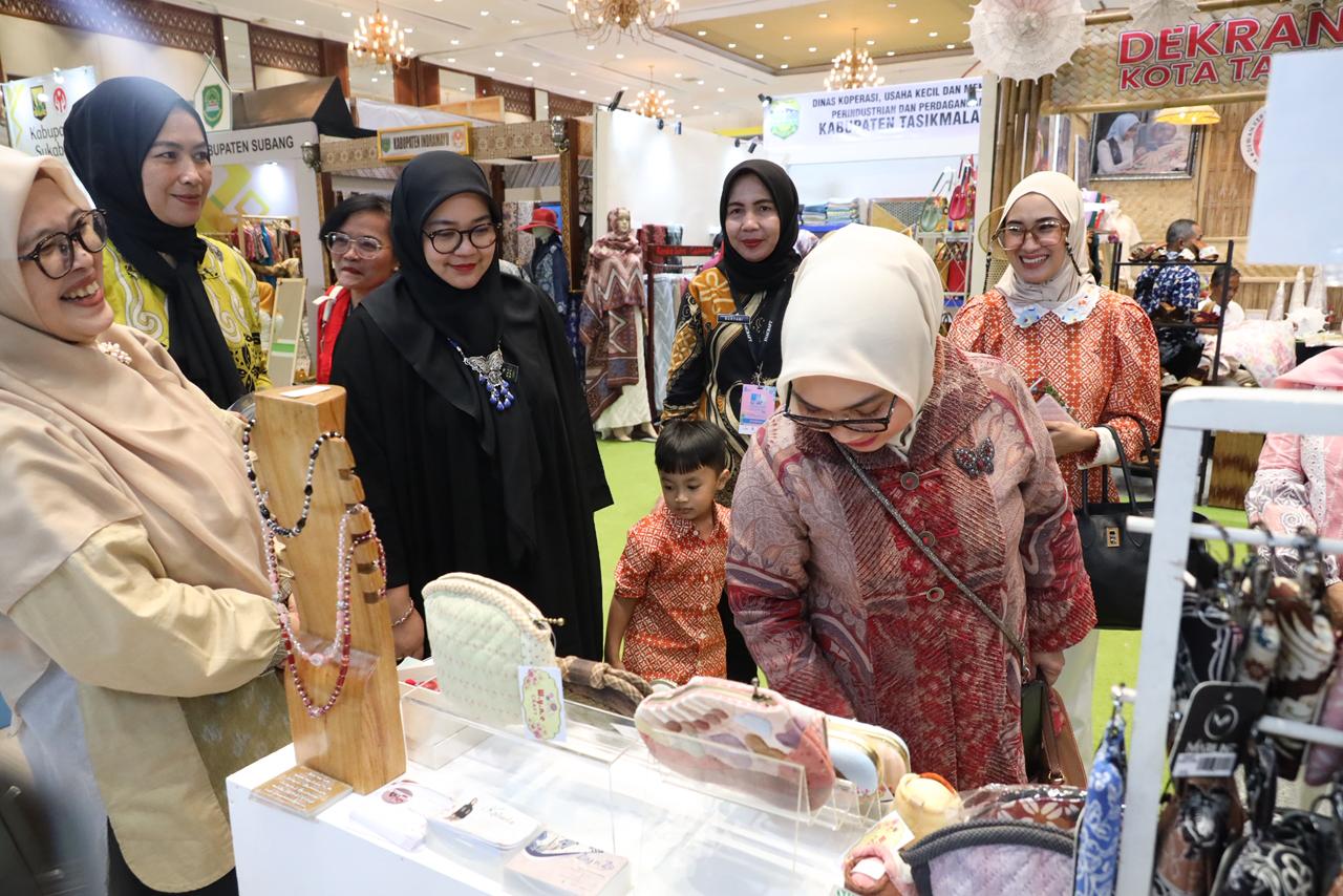 Ketua Dekranasda Kota Bekasi Hadiri Opening INACRAFT 2026 di JCC, Dorong UMKM Naik Kelas