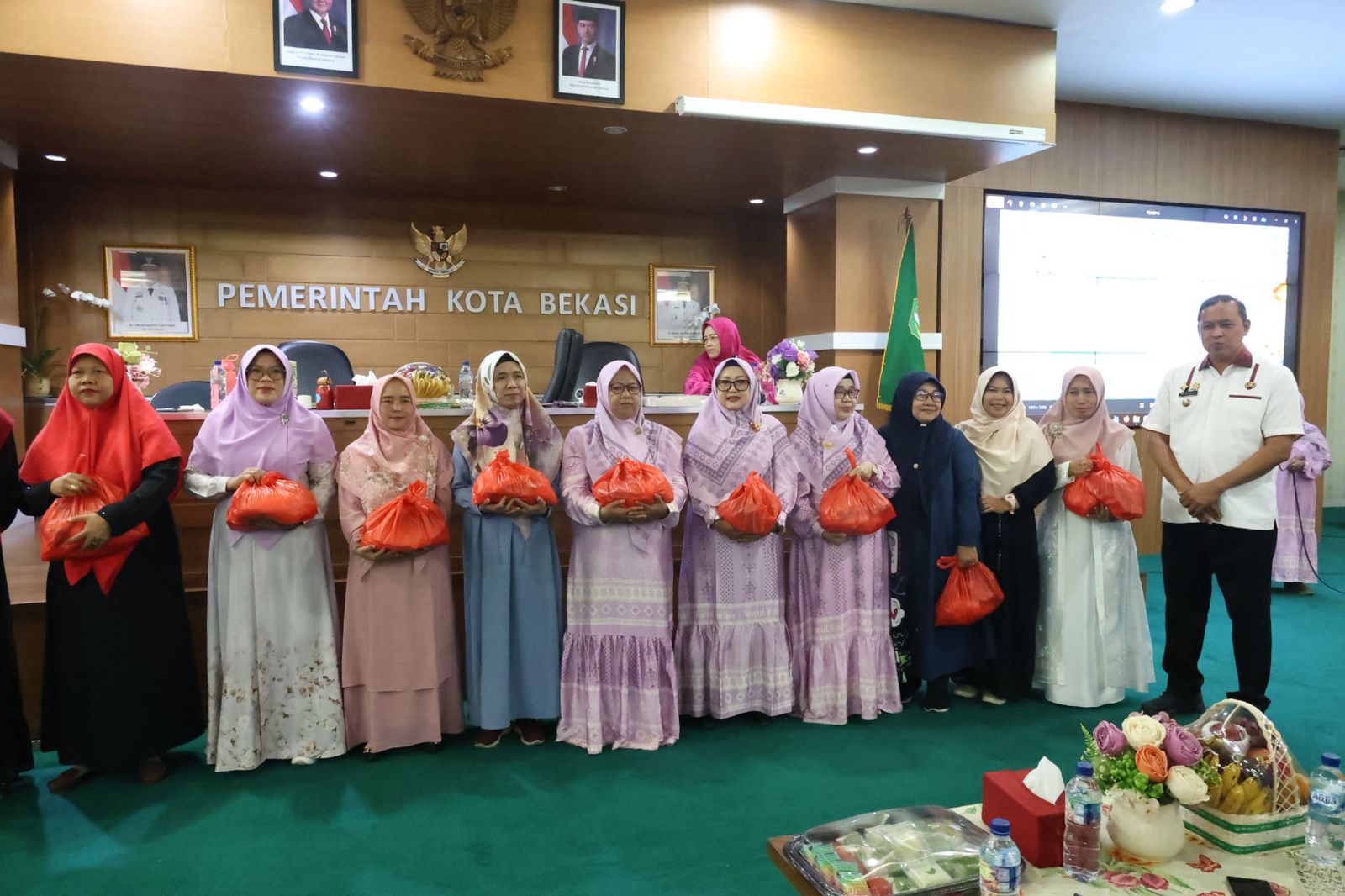 Pengajian Rutin TP PKK Kota Bekasi Sambut Ramadhan dan Salurkan Bantuan untuk Aceh