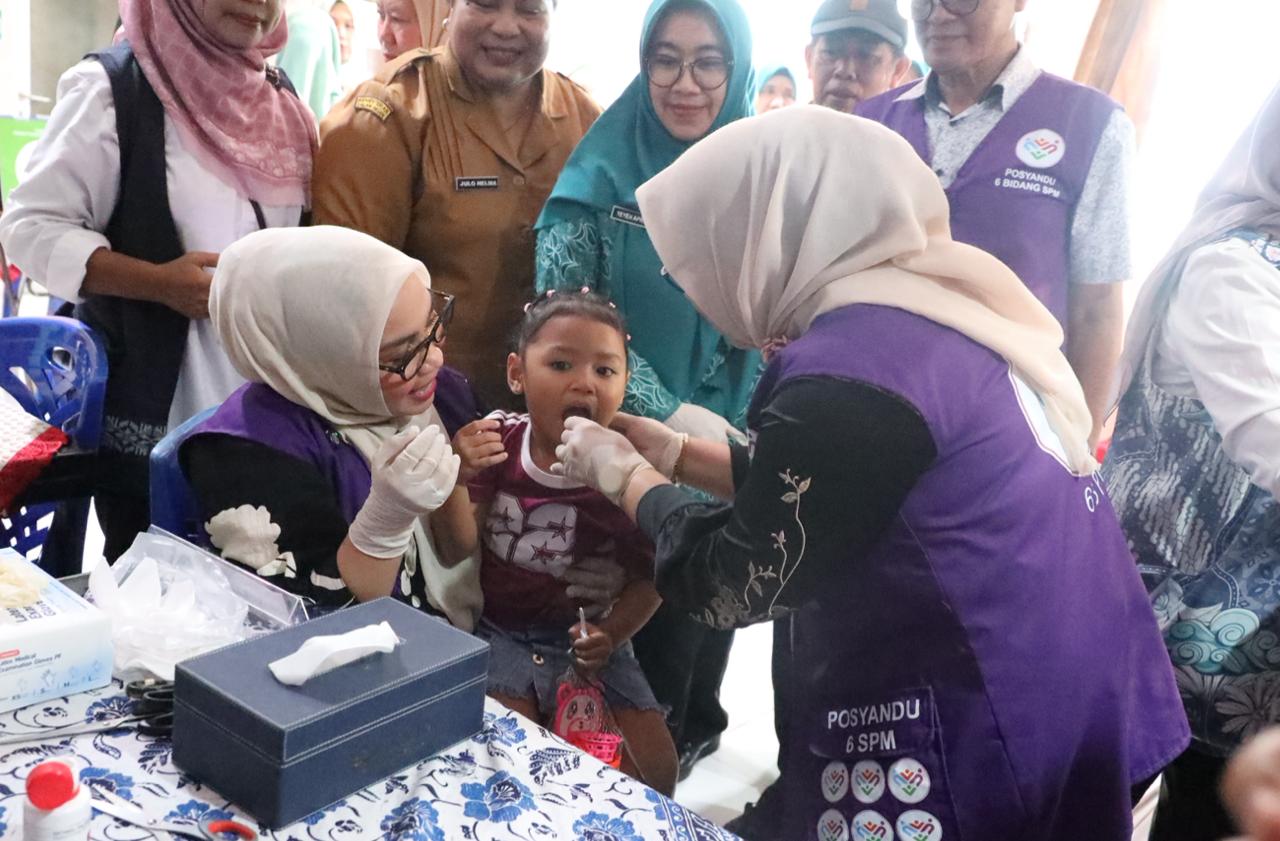 Ketua Posyandu Kota Bekasi Monitoring Pelayanan Kesehatan di Posyandu PKK Seruni RW 12 Jatirahayu