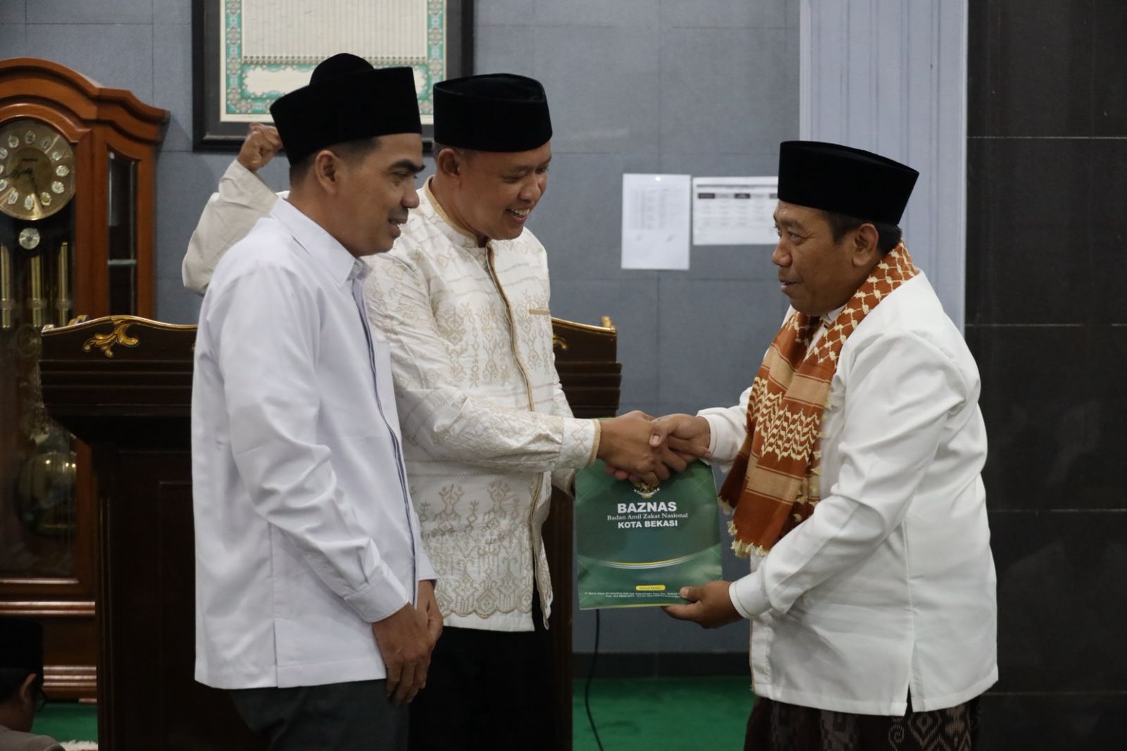 Tarawih Keliling Perdana Ramadan 1447 H, Wali Kota Bekasi Hadiri di Masjid Al Muhajirin Kota Baru