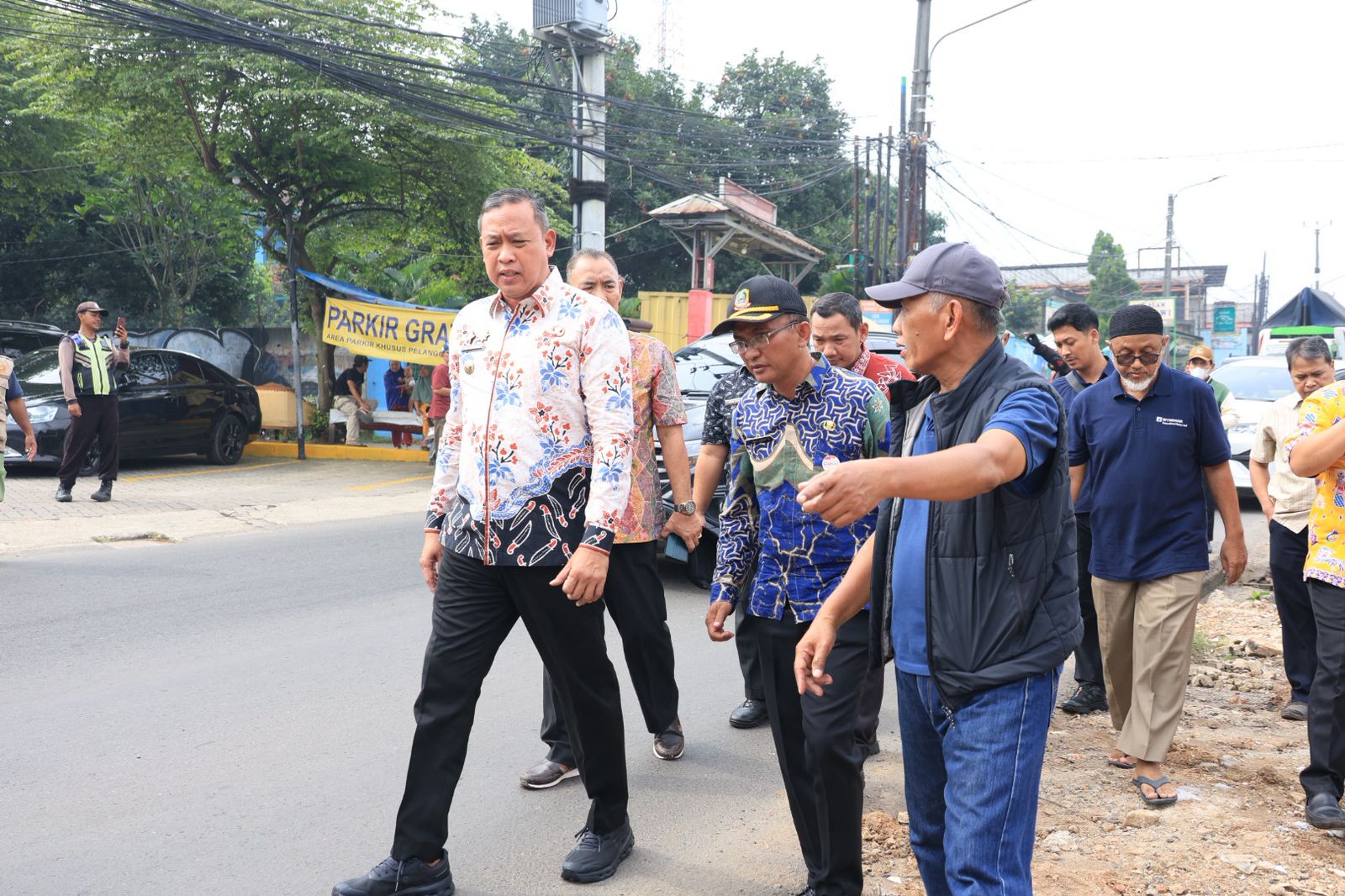 Wali Kota Bekasi Tinjau Saluran Air di Cimuning, Pastikan Penanganan Segera Dilakukan