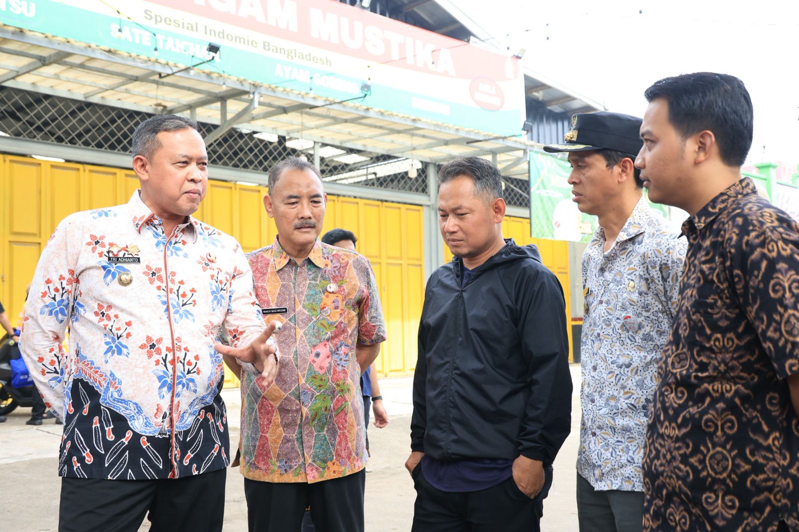 Wali Kota Bekasi Tinjau Saluran Air di Cimuning, Pastikan Penanganan Segera Dilakukan