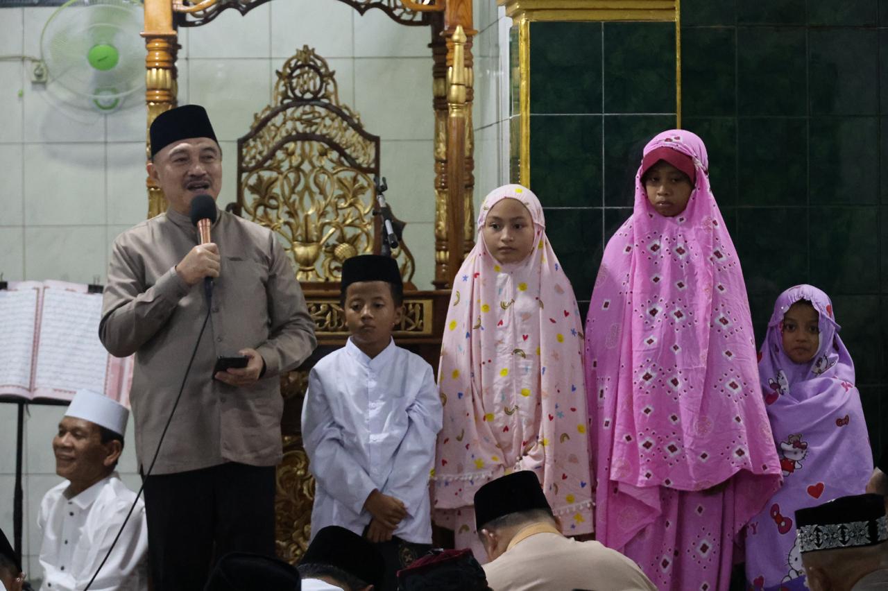 Momen Bahagia Anak- anak Saat Tarawih Keliling Bersama Wawali Harris Bobihoe