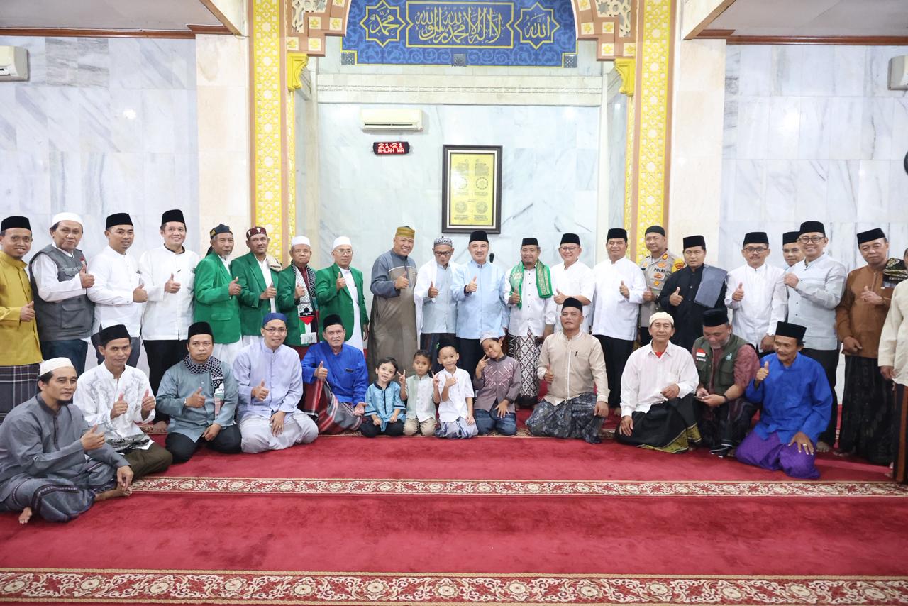 Wakil Wali Kota Bekasi Hadiri Tarawih Keliling, Salurkan Bantuan untuk Masjid Al-Muttaqin