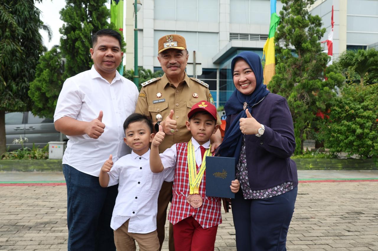 Dua Siswa Bekasi Ukir Prestasi Dikancah Internasional, Wawali Harris Bobihoe Beri Apresiasi Tinggi