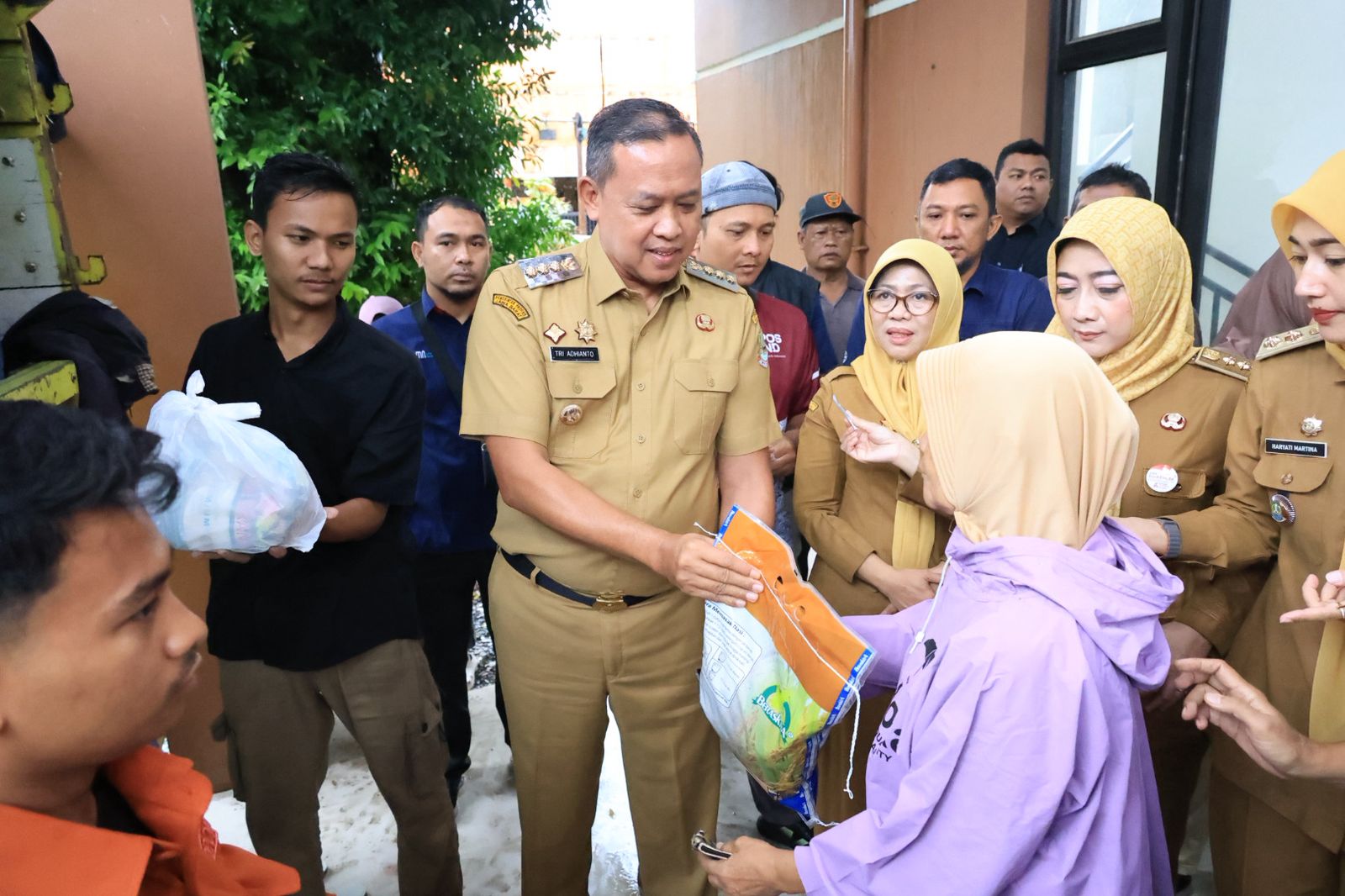 Ringankan Beban Warga, Wali Kota Bekasi Buka Pasar Murah Bersubsidi di Seluruh Kecamatan