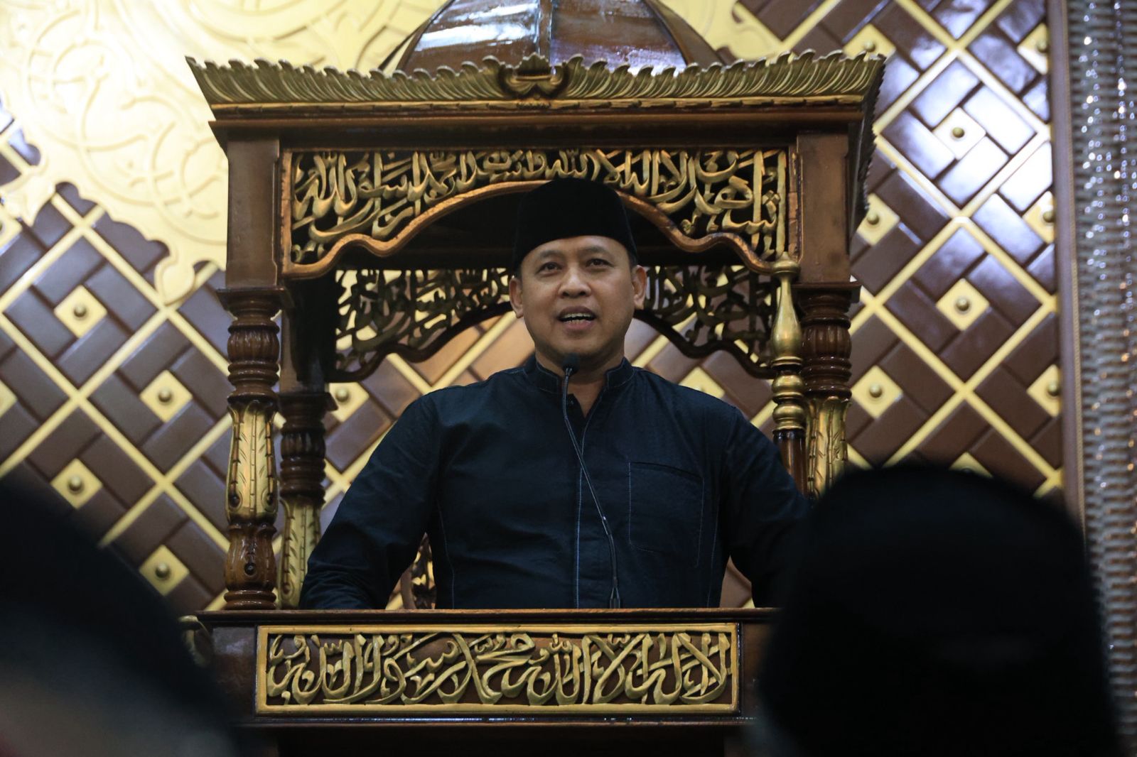 Wali Kota Tarawih Keliling di Masjid Jami Nurul Ikhwan, Sampaikan Perkembangan Tata Kelola Kota